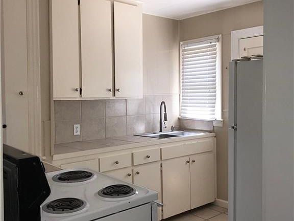 4th image of 1234 Portland Ave