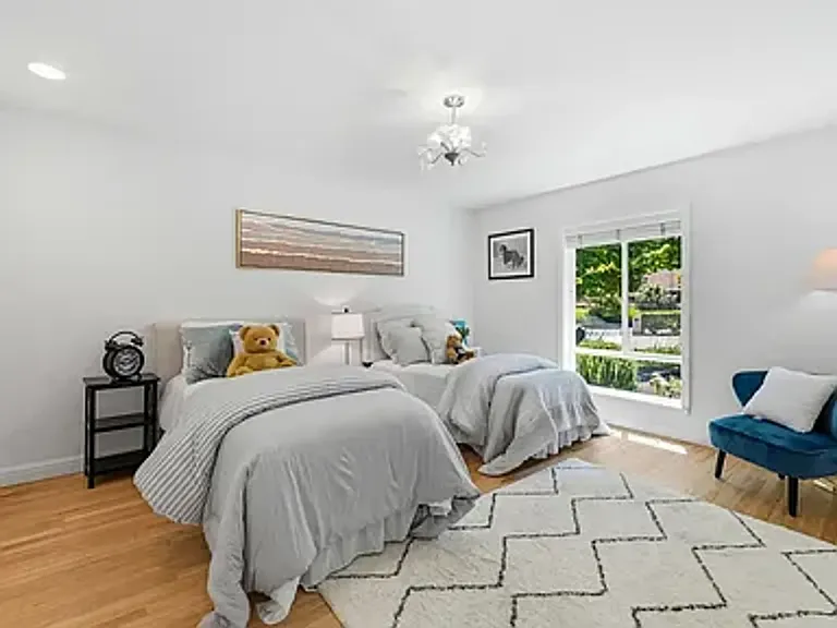 2140 Carmelita Ave — Photo 21