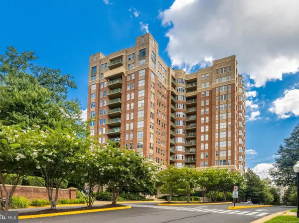 11776 Stratford House Pl APT 301, Reston, VA 20190