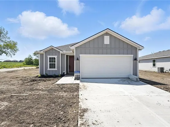 20635 Skyview Ln, Spring Hill, KS 66083