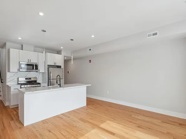 2427 W Thompson St, Philadelphia, PA 19121