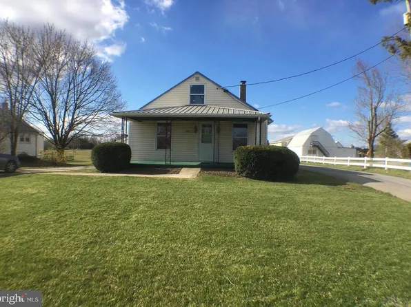 1458 Nadenbousch Ln, Inwood, WV 25428