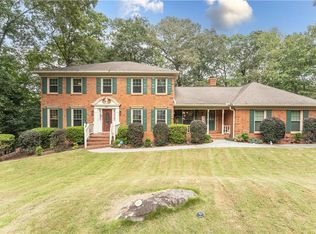 5027 Castlewood Dr SW, Lilburn, GA 30047