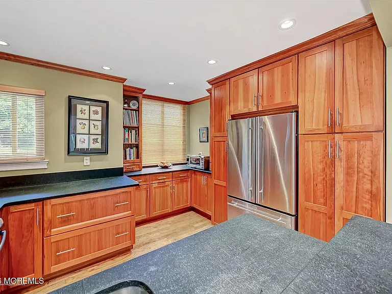 13 Helene Ct — Photo 8