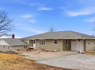 1562 185th St, Mount Pleasant, IA 52641