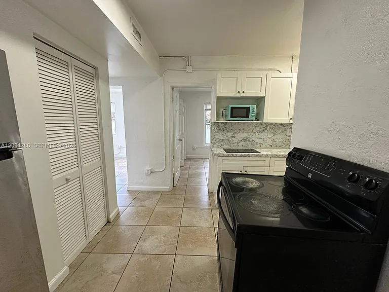 728 SW 6th St #2 — Photo 15