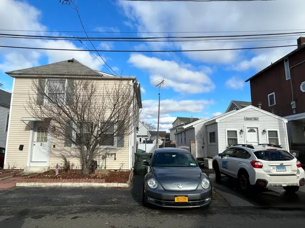 17 Blair St, Milford, CT 06460