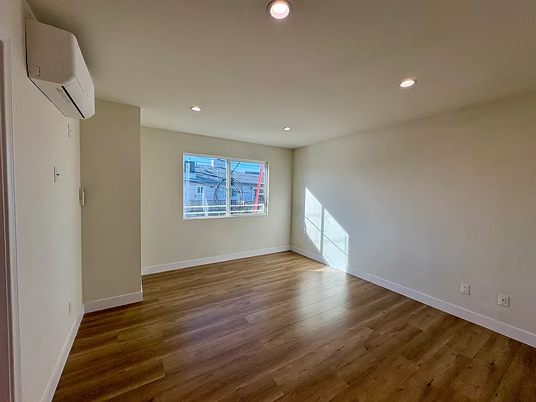 16712 Tuba St — Photo 14