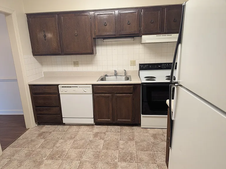 Brandon Point Apartments — Photo 13