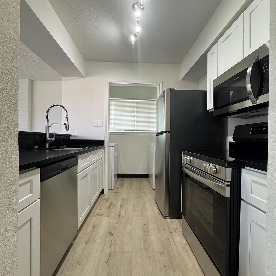 2 bed, 2.0 bath, 934 sqft, $1,550 — Photo 4