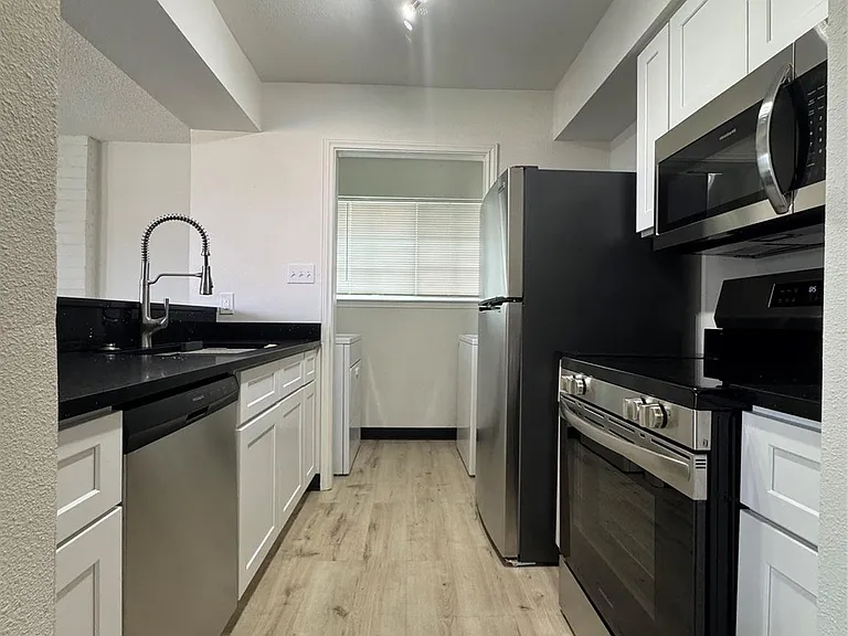 1319 Brenda Ln #B — Photo 6