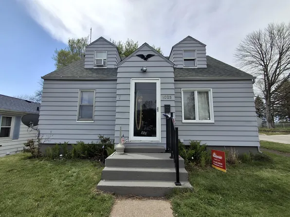 1025 N Willow St, Mishawaka, IN 46545