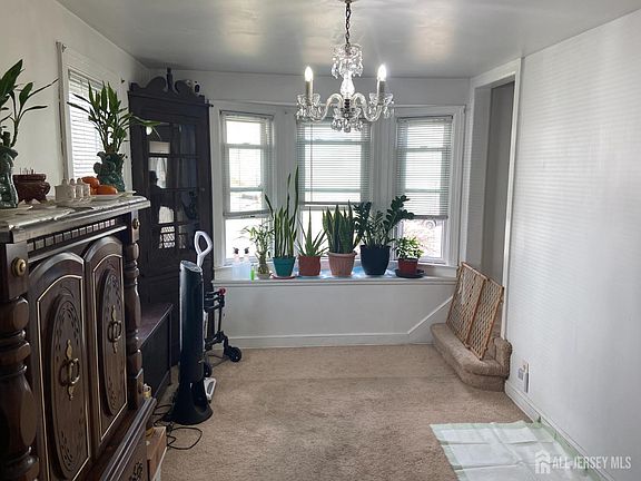 4th image of 739 Ridgedale Ave