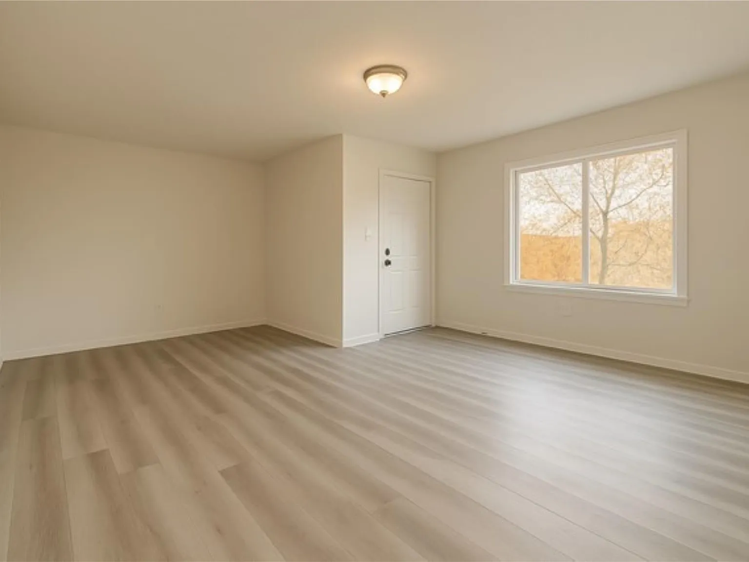 2 bed, 1.0 bath, 922 sqft, $1,000 — Photo 3
