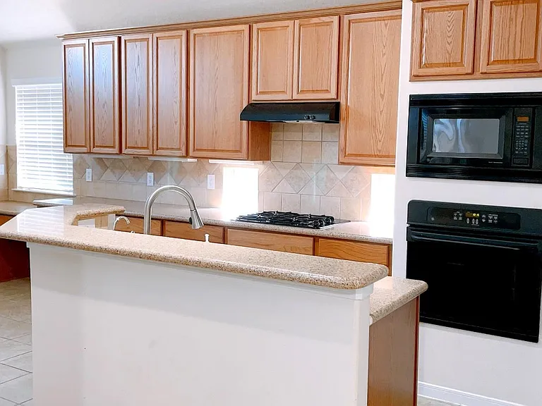2910 Sandleigh Dr — Photo 10