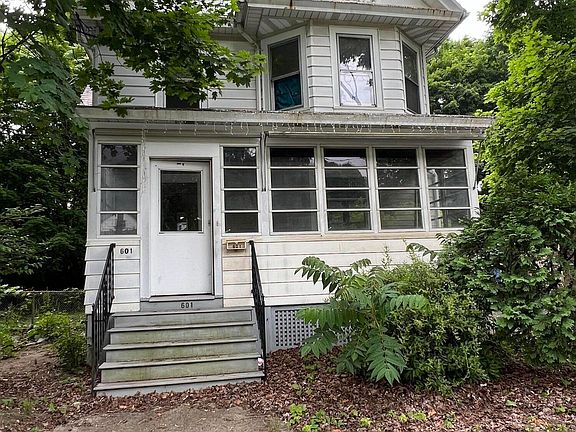 3rd image of 599-601 Delaware Ave