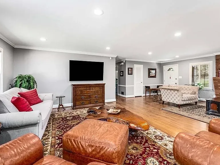 240 Beachland Dr — Photo 6
