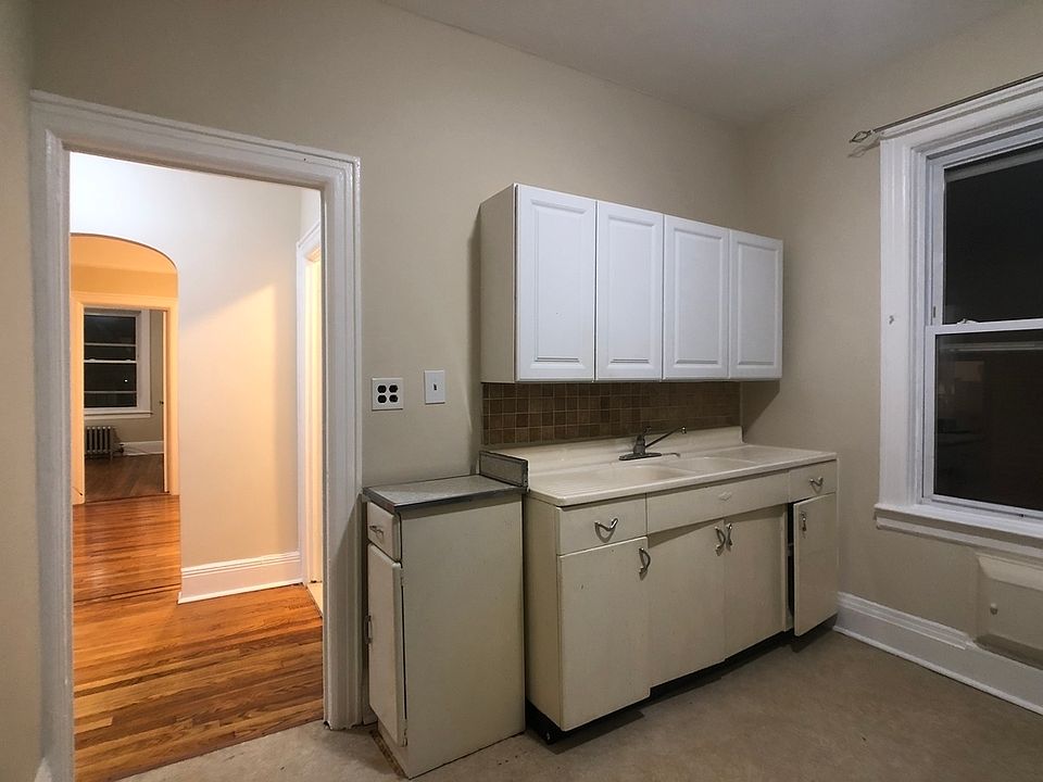 1st image of 20-61 29th St #2
