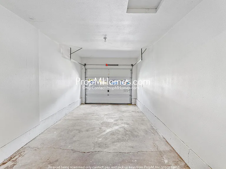 913 W Charles Street — Photo 18