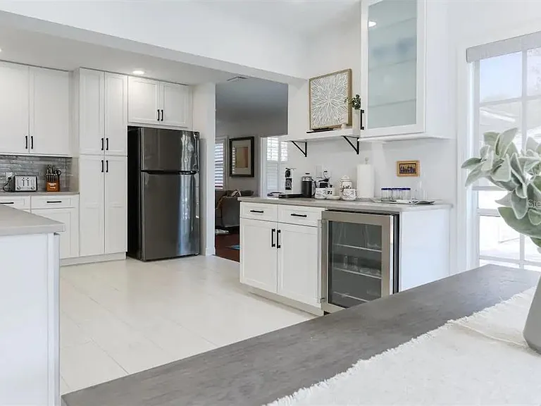 4014 W Palmira Ave — Photo 11
