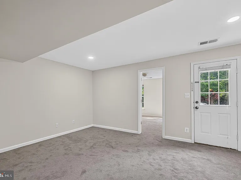 15044 Gaffney Cir — Photo 33