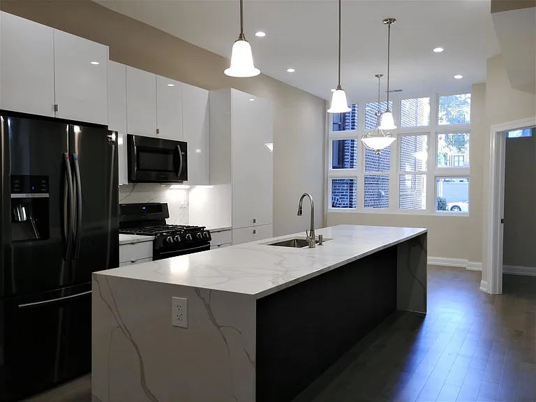 441 W Surf St #CH — Photo 3