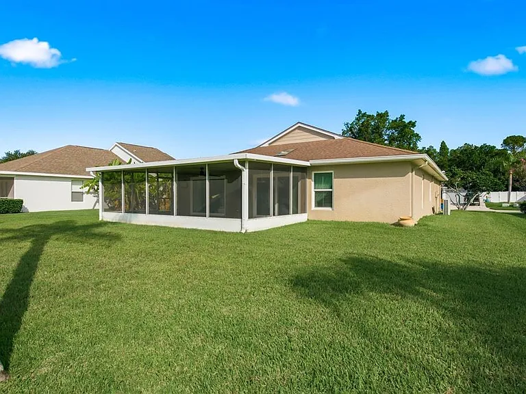 349 Fountainview Cir — Photo 31