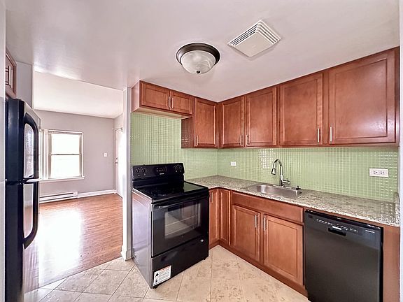 2nd image of 7632 N Milwaukee Ave #B4