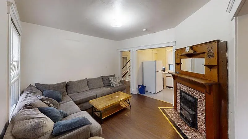 6 bed, 2.0 bath, 1750 sqft, $4,000 — Photo 3