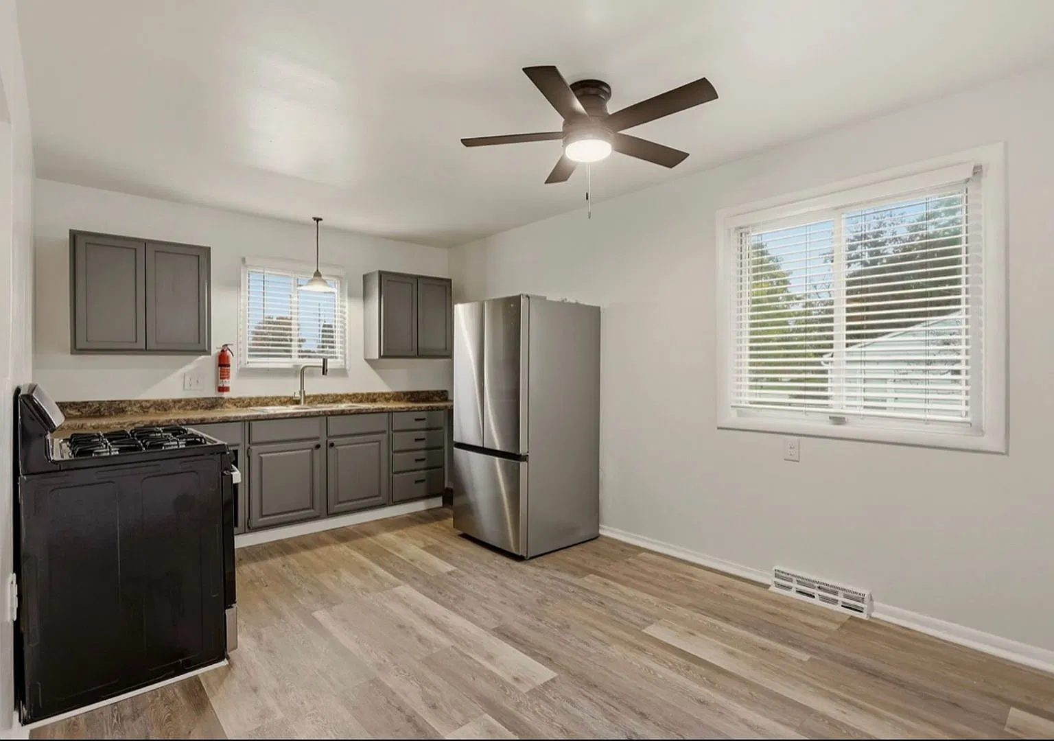 Newly Renovated Home with Brand-New Appliances & Extra Storage — Photo 4