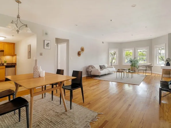 2456 Massachusetts Ave #201, Cambridge, MA 02140
