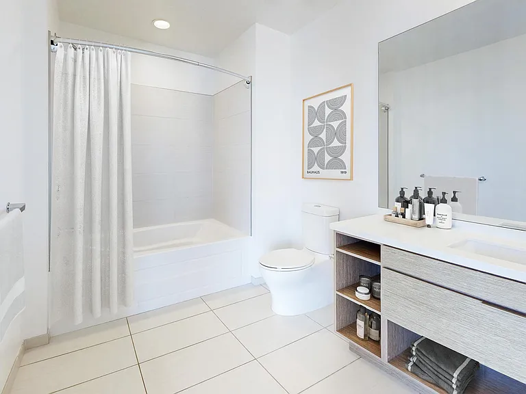 3033 Wilshire — Photo 12