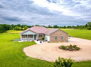 2210 NE 35th St, Topeka, KS 66617