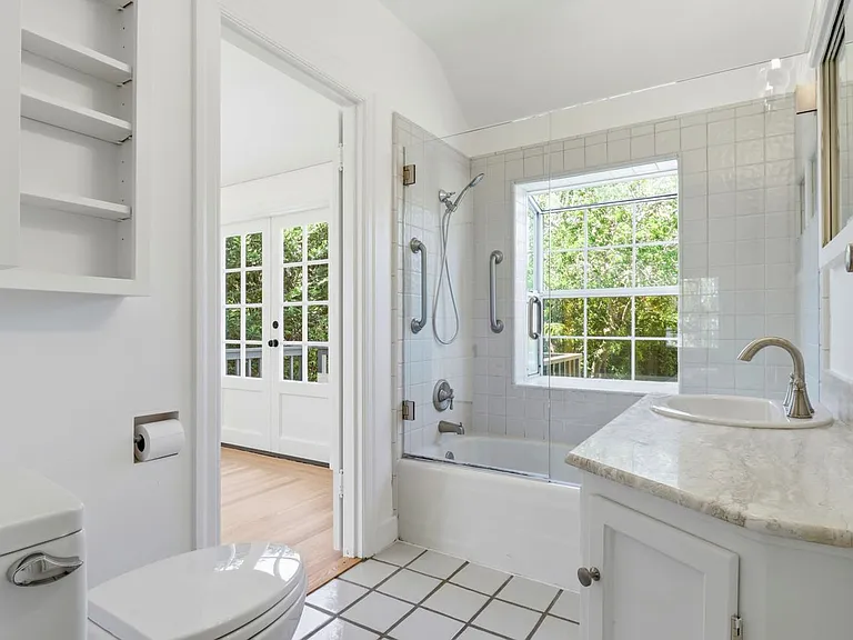 Upstairs Full Bath