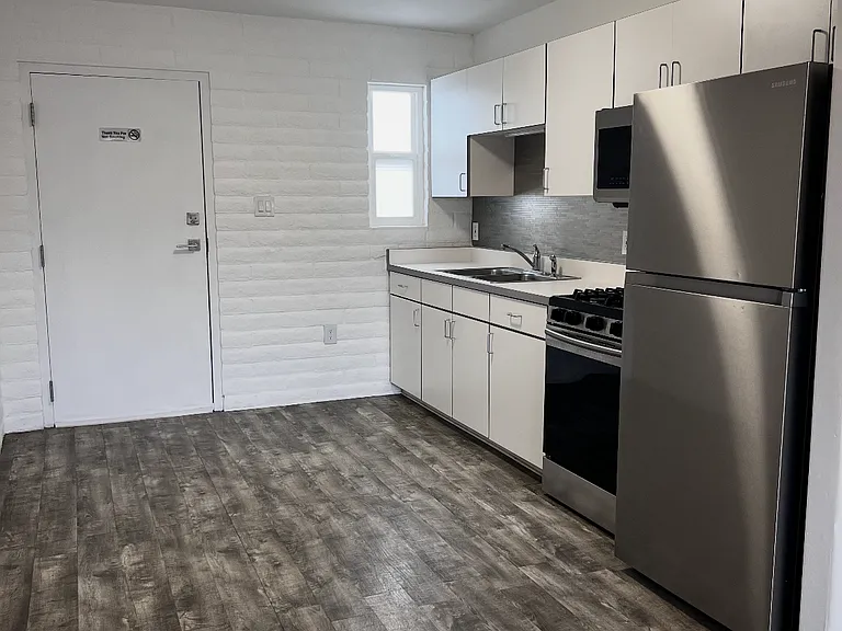 2415 N Columbus Blvd #3 — Photo 11