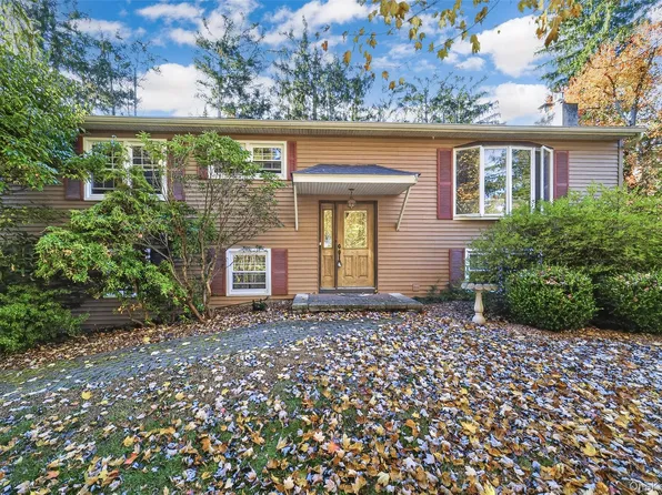 34 Lawrence Road, Hyde Park, NY 12538