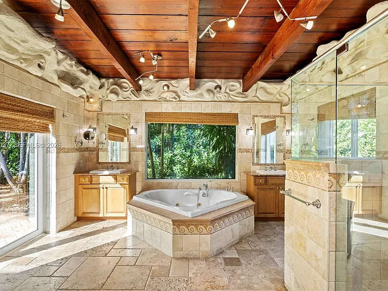 7975 Sunset Dr — Photo 31