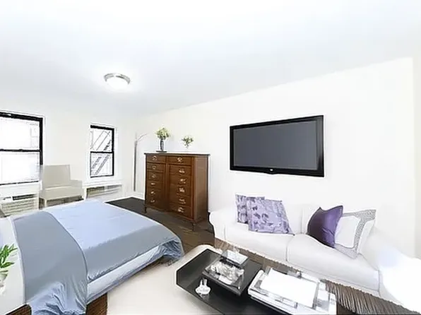 342 East 55th Street 4B image 1 of 5