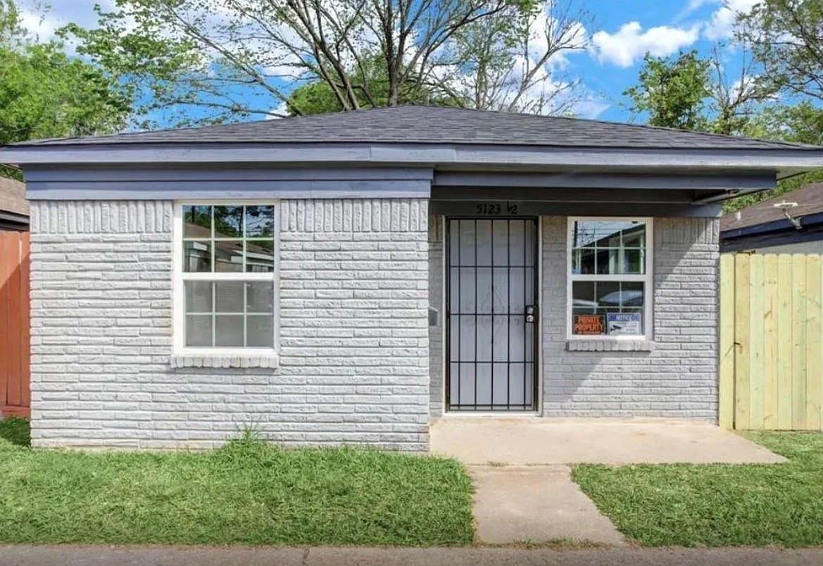 2 bed, 1.0 bath, 754 sqft, $975 — Photo 1