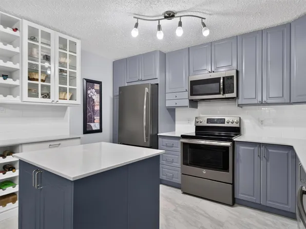 2098 Blackmud Creek Dr SW #118, Edmonton, AB T6W 1T7