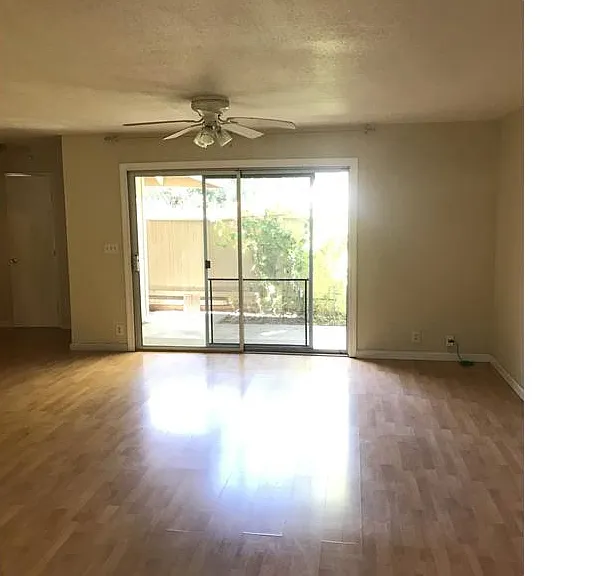 5712 Poplar Cmn — Photo 3