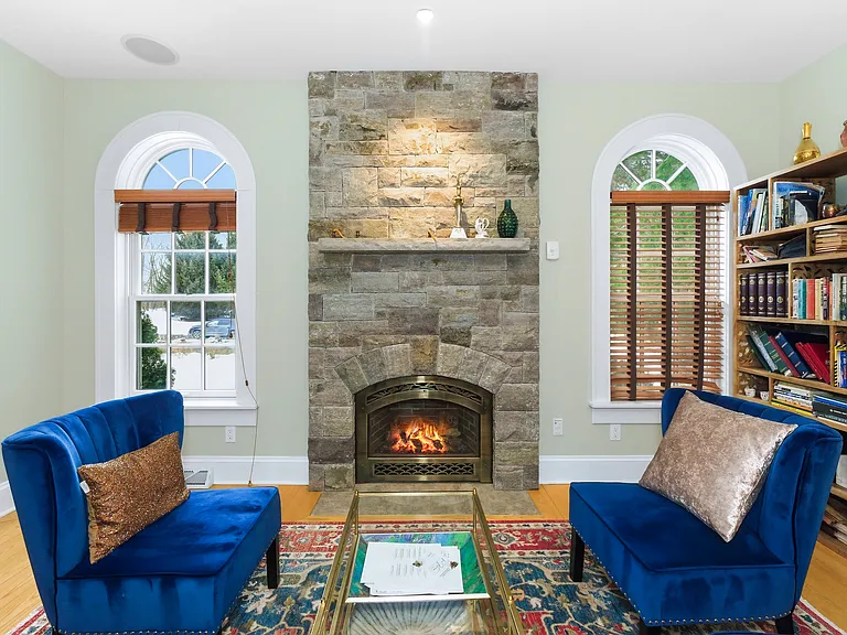 4000 Windsor Dr — Photo 3