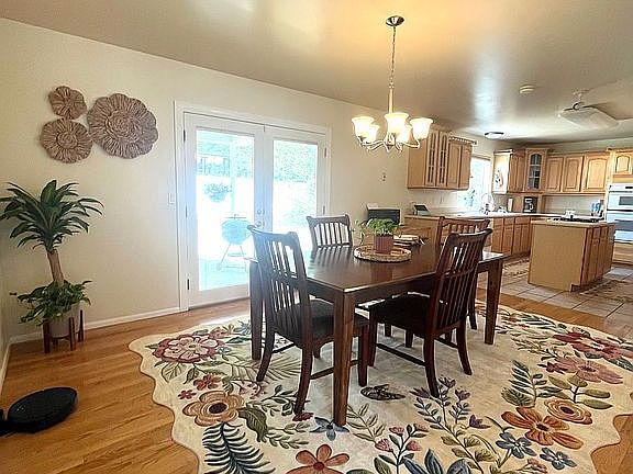 Dining w/ French door patio