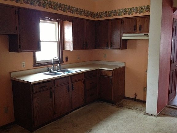 3rd image of 319 Western Ave