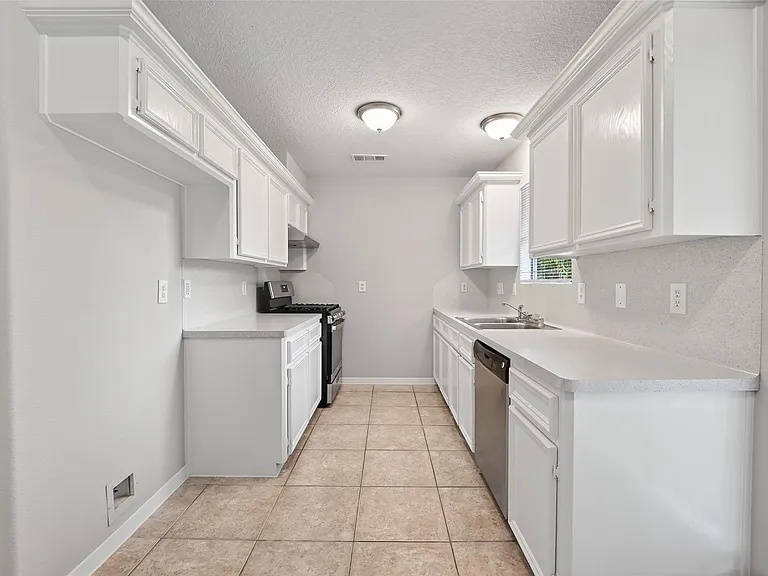 7429 Elbridge Ln — Photo 15