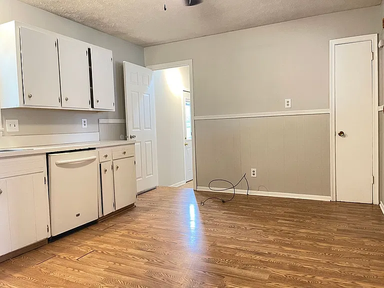 10909 Leavenworth St — Photo 20