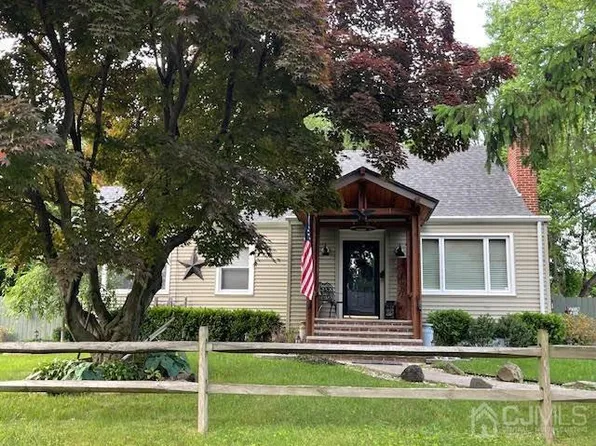 417 Oxford St, Piscataway, NJ 08854