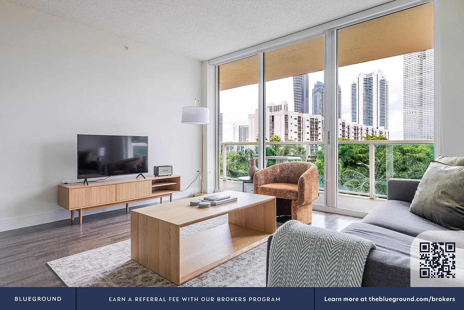 1 bed, 1.0 bath, 827 sqft, $2,570 — Photo 3