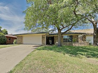 900 N Cheyenne Ct, Irving, TX 75062