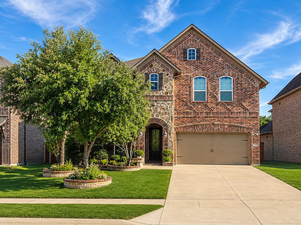 1st image of 2440 Twin Oaks Dr